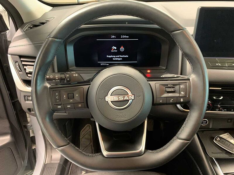 Nissan Qashqai 1.3 DIG-T N-Connecta Navi SHZ PDC LED